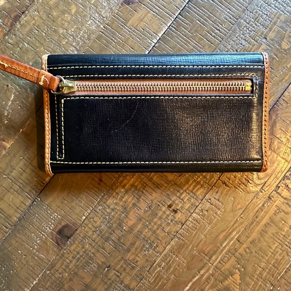 Vintage Dooney and Bourke wallet - Picture 4 of 4